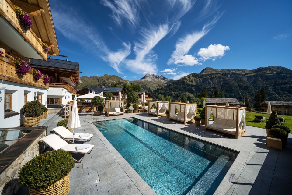 Aussenpool im Sommer