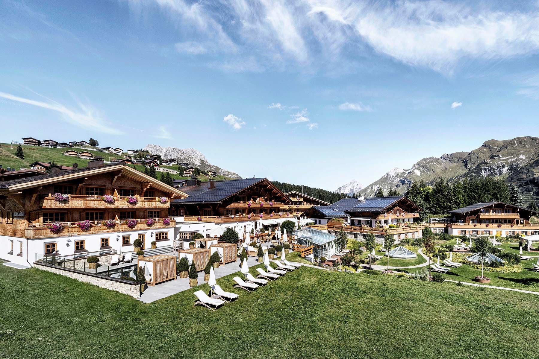 Burg Vital Resort im Sommer
